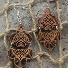 Load image into Gallery viewer, &quot;Victorian&quot; Style Dangle Earrings
